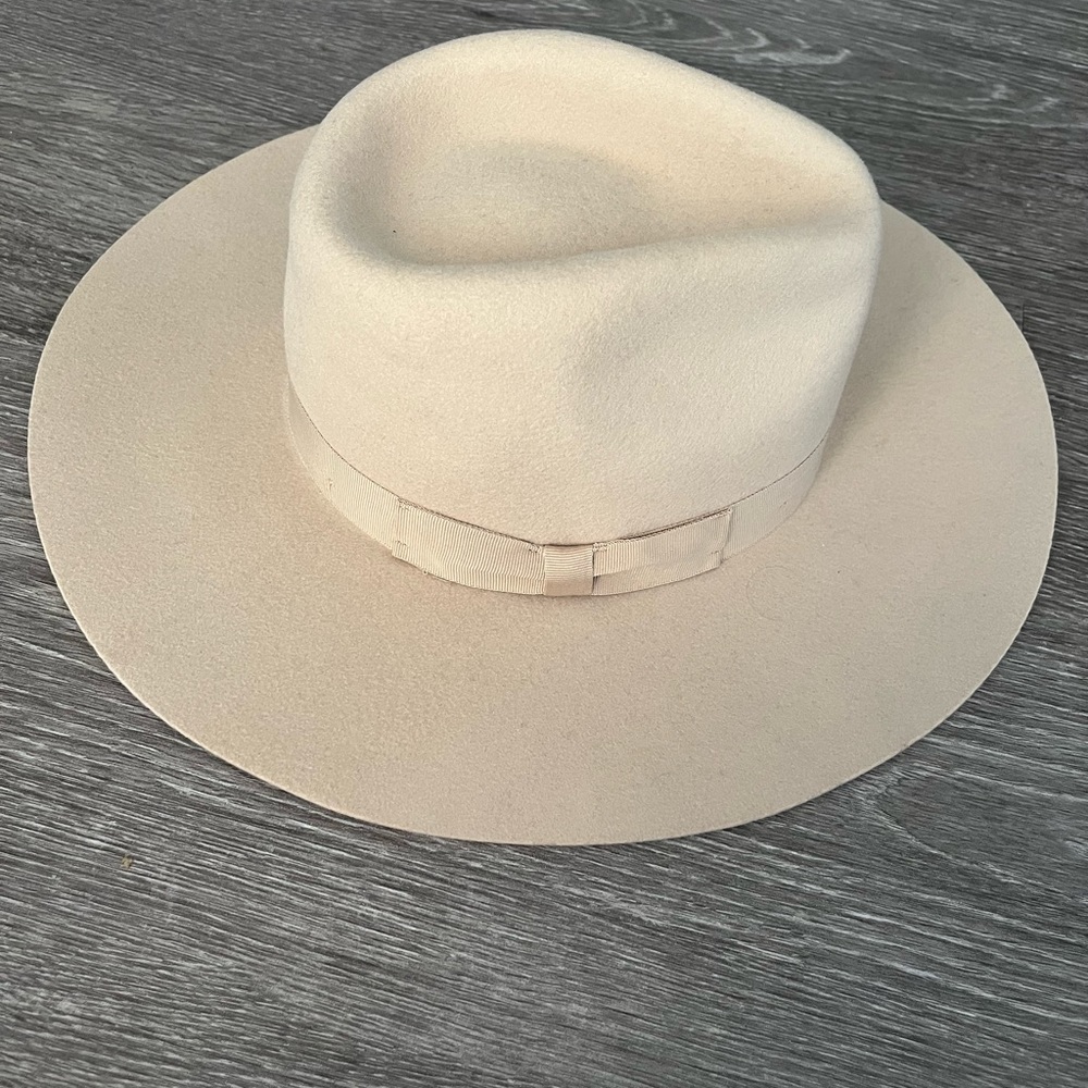 Tilly’s wide brim hat - NEW with tags